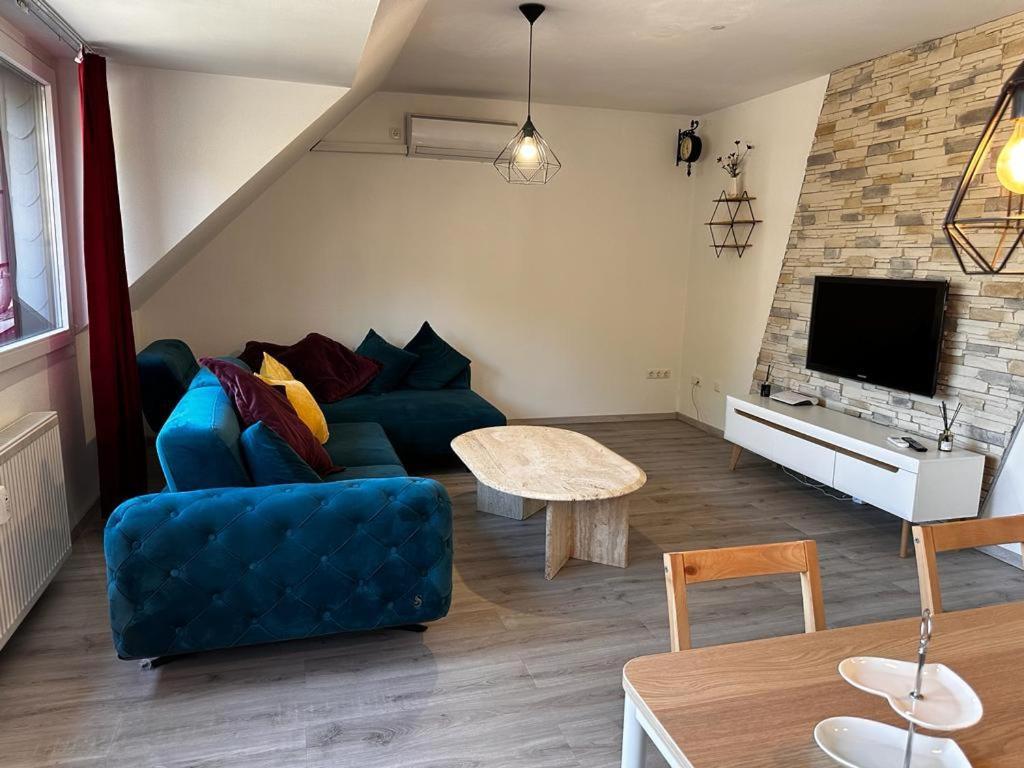 A&V Apartments Wunderschoene Rheinblick Wohnung Zum Entspannen Apt Ela Дуйсбург Экстерьер фото