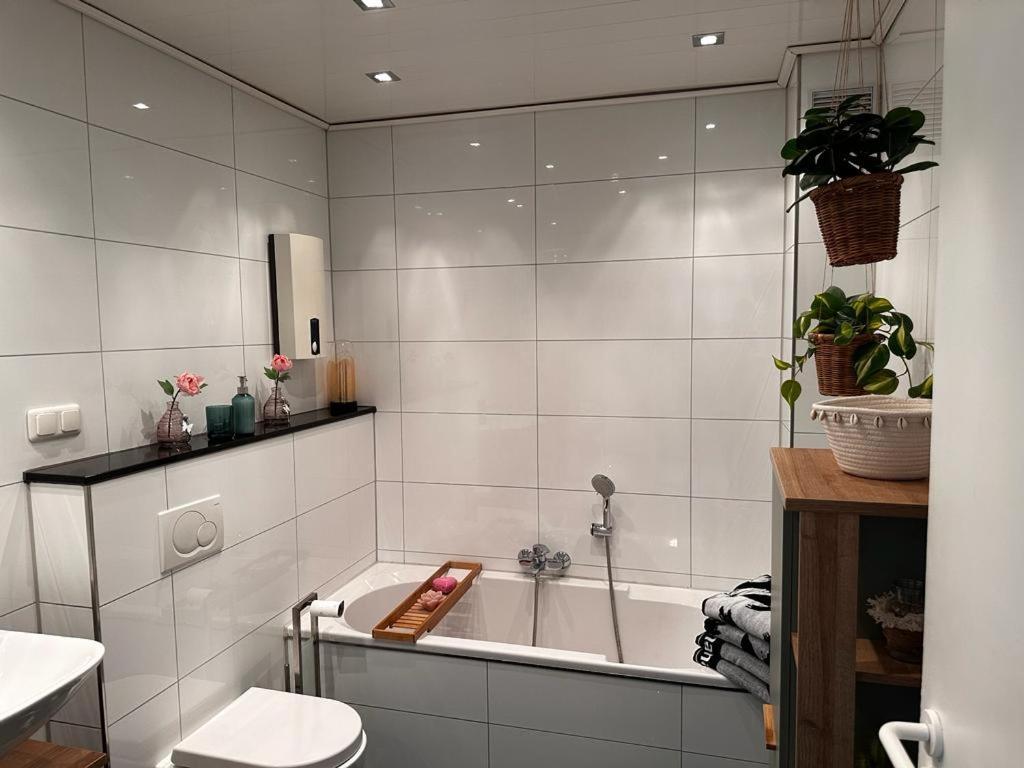 A&V Apartments Wunderschoene Rheinblick Wohnung Zum Entspannen Apt Ela Дуйсбург Экстерьер фото