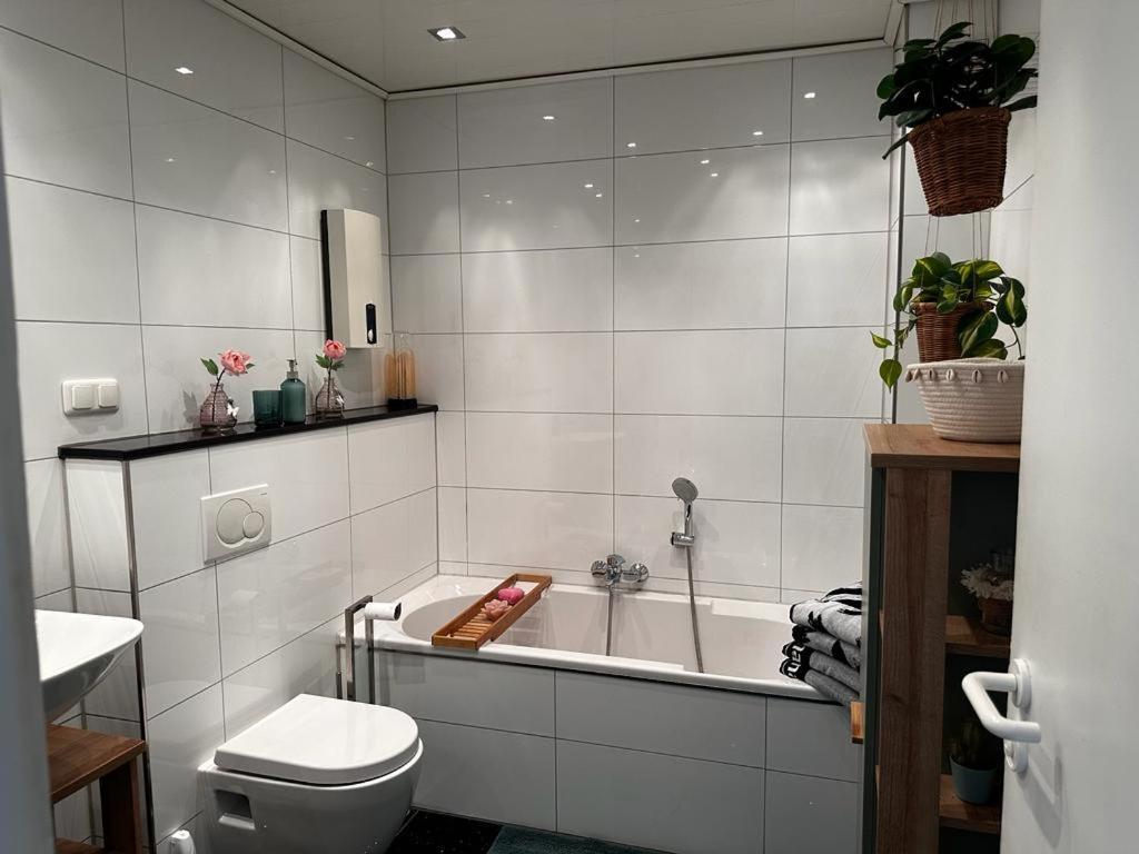 A&V Apartments Wunderschoene Rheinblick Wohnung Zum Entspannen Apt Ela Дуйсбург Экстерьер фото